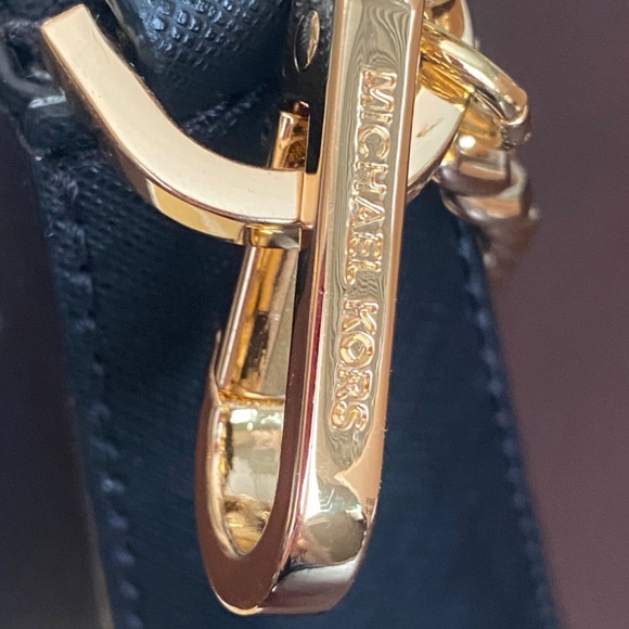 Michael Kors Jetset Crossbody - Picture 5 of 7